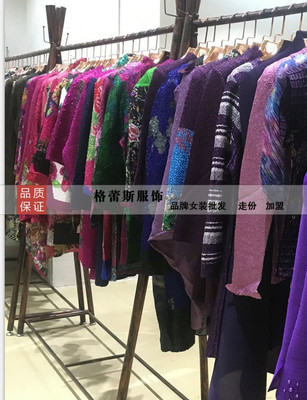 三宅一生褶皱连衣裙,服装批发一手货源厂家直销可货到付款图片_高清图_细节图-深圳市格蕾斯服装贸易 -